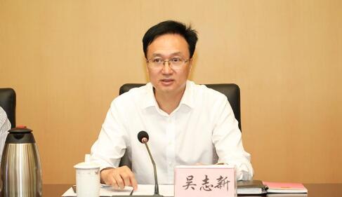 吳志新簡(jiǎn)歷：欽州市人大副主任吳志新，曾任欽州市政府、市人大秘書長(zhǎng)