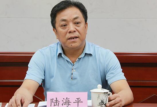 陸海平簡(jiǎn)歷：賀州市人大主任陸海平，曾任賀州市政協(xié)主席、政法委書記