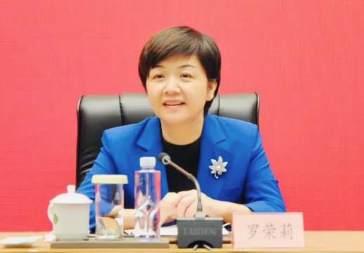 羅榮莉簡歷：廣西自治區(qū)黨委副秘書長羅榮莉，曾任廣西駐京辦主任、接待辦副主任，巴馬縣長