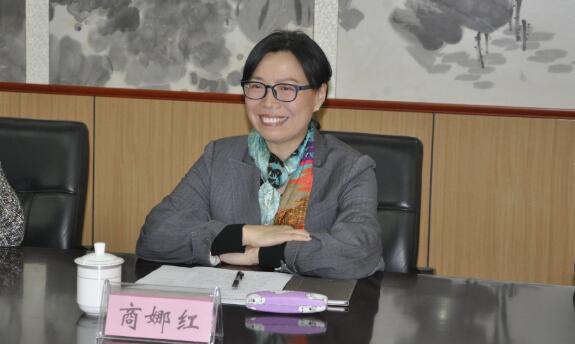 商娜紅簡(jiǎn)歷：廣西政府發(fā)展研究中心副主任商娜紅，曾任廣西大學(xué)副校長(zhǎng)，玉林市委常委、統(tǒng)戰(zhàn)部長(zhǎng)