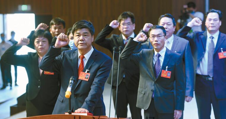 劉志明當(dāng)選北海市人大主任，李海文當(dāng)選副主任，馬南萍當(dāng)選北海市監(jiān)委主任（簡歷）