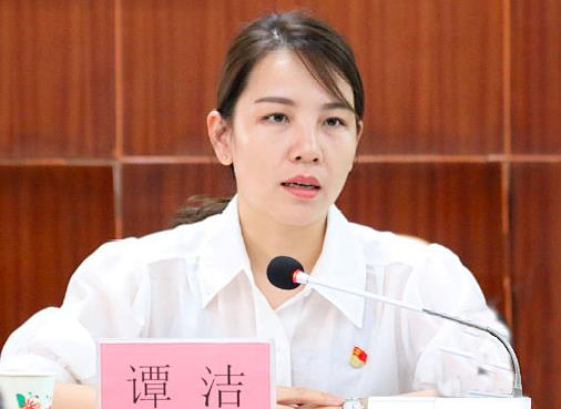 譚潔簡歷：南寧市馬山縣委常委、組織部部長譚潔，曾任南寧市委統(tǒng)戰(zhàn)部辦公室主任