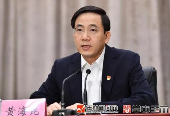 黃海昆簡(jiǎn)歷：福建省委常委、副省長(zhǎng)、公安廳廳長(zhǎng)黃海昆，曾任廣西玉林市委書記、欽州市長(zhǎng)