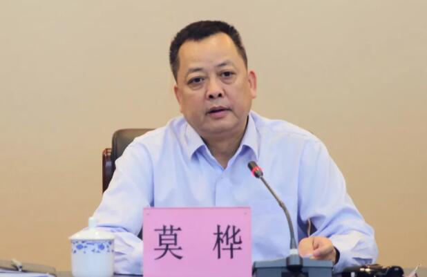 玉林市委書記莫樺接受審查調(diào)查，莫樺簡(jiǎn)歷：曾任廣西工信廳廳長(zhǎng)，來(lái)賓市委常委、副市長(zhǎng)，北海副市長(zhǎng)