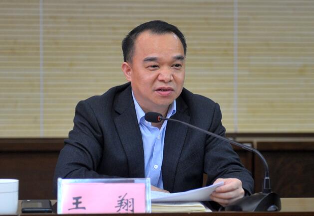 王翔簡歷：百色市右江區(qū)委書記王翔，曾任百色市發(fā)改委主任、工信局長、安監(jiān)局長、百礦集團總裁