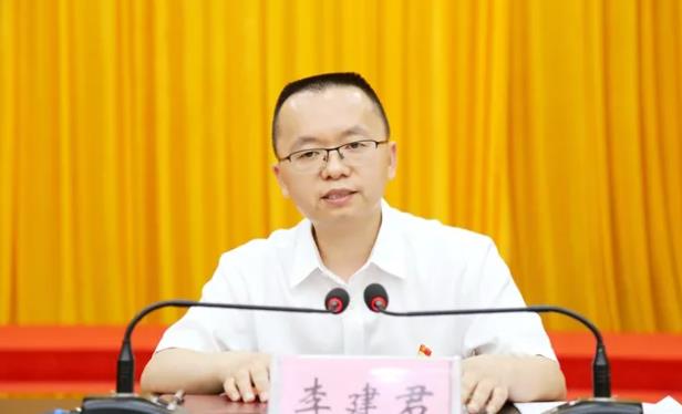 李建君簡歷：河池市都安縣委書記李建君，曾任廣西紀(jì)委監(jiān)委辦公廳主任、賀州市委副秘書長