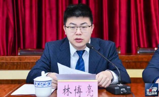 林博亮簡歷：玉林龍?zhí)懂a(chǎn)業(yè)園區(qū)主任林博亮，曾任博白縣委常委、常務(wù)副縣長