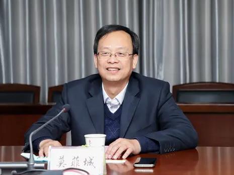 莫菲城簡歷：廣西地礦局副局長莫菲城，曾任廣西農投集團總經理、平陸運河集團總經理、南寧糖業(yè)董事長