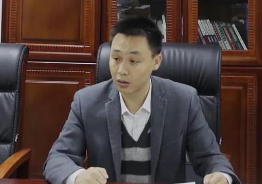 謝政簡歷：來賓市政務(wù)大數(shù)據(jù)發(fā)展局四級調(diào)研員謝政，曾任來賓市發(fā)改委副主任