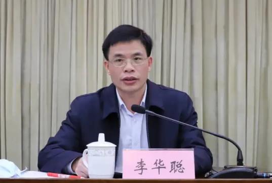 李華聰簡歷：百色市統(tǒng)計局局長李華聰，曾任百色市委辦副主任，平果市委常委、常務(wù)副市長