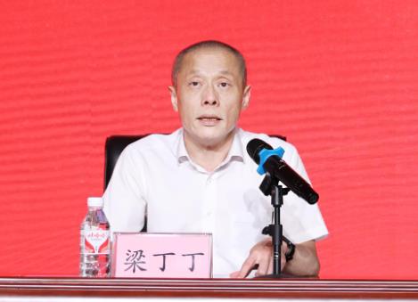梁丁丁簡(jiǎn)歷：桂林信息科技學(xué)院校長(zhǎng)梁丁丁，曾任賀州學(xué)院黨委書記、桂林電子科技大學(xué)黨委副書記、北海副市長(zhǎng)