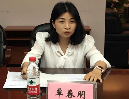 覃春明簡歷：南寧百貨大樓股份有限公司總經理覃春明，曾任南寧百貨公司副總經理