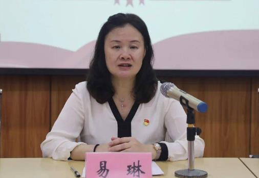 易琳簡歷：桂林市僑聯(lián)主席易琳，曾任桂林市民政局副局長