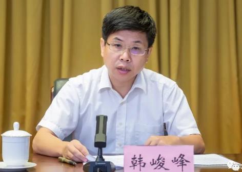 韓峻峰簡歷：桂林航天工業(yè)學院黨委書記韓峻峰，曾任北部灣大學黨委書記、校長，廣西機電技術學院院長